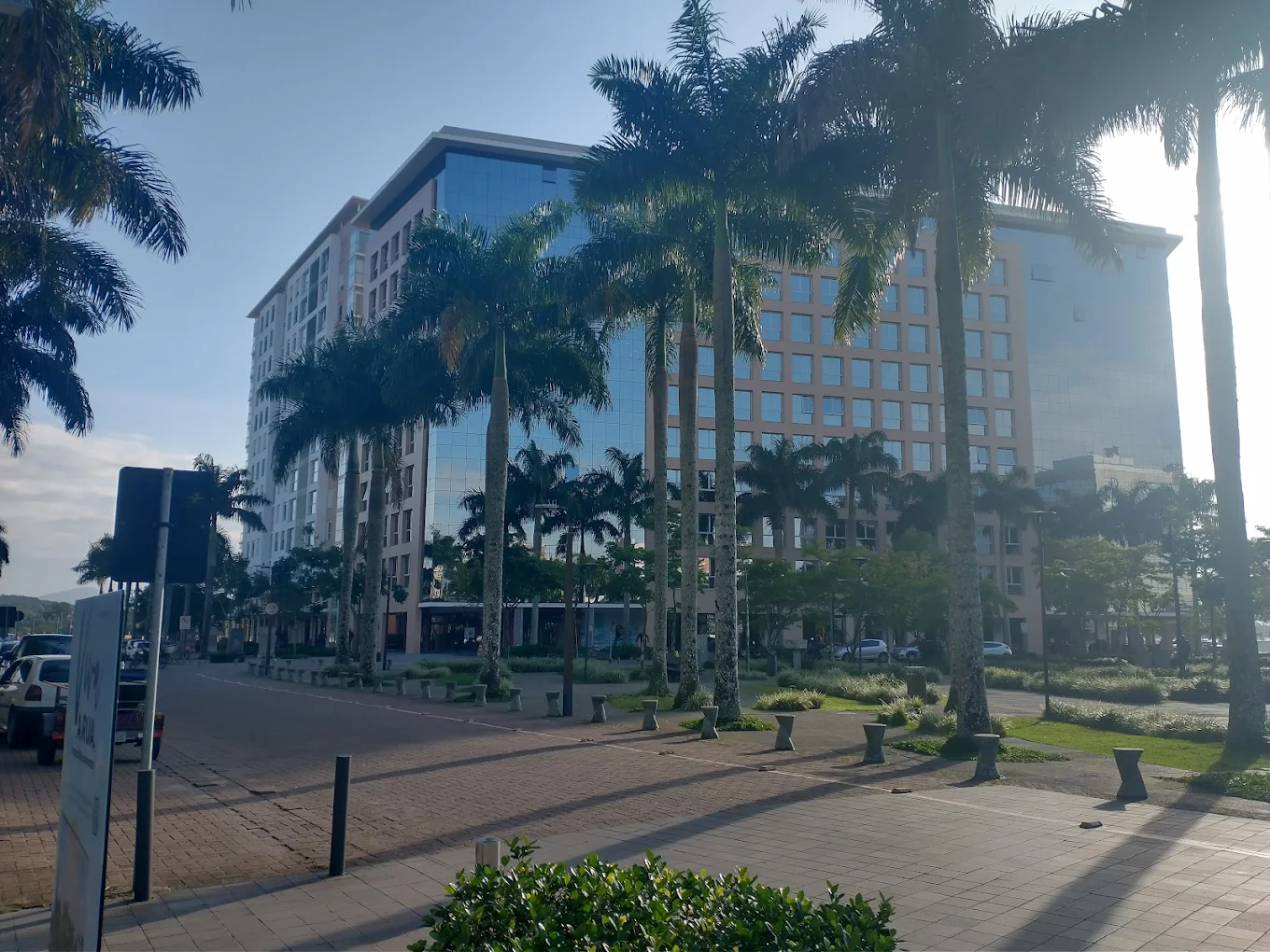 Passeio Pedra Branca com vista do Edifício Office Green